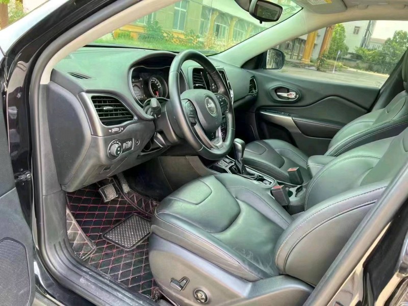 北京20年Jeep自由光5