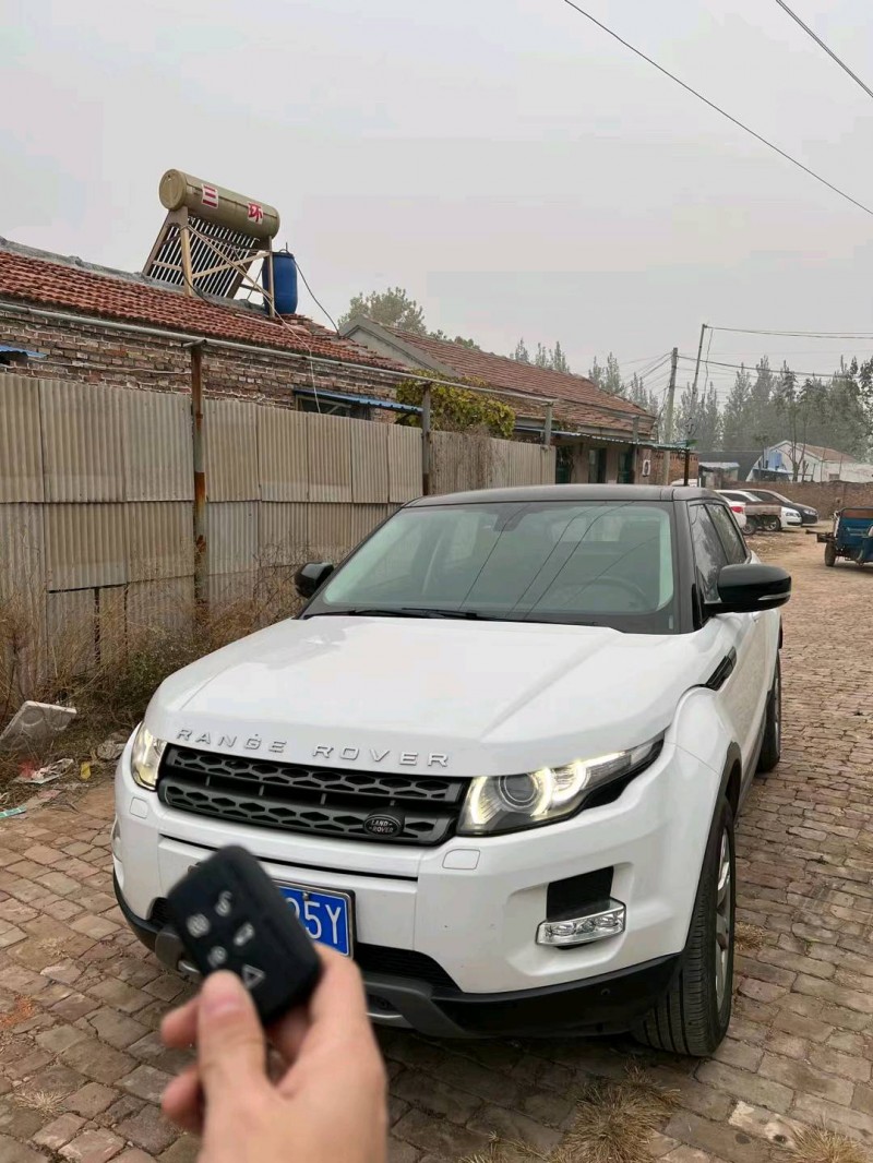 青岛14年路虎极光1