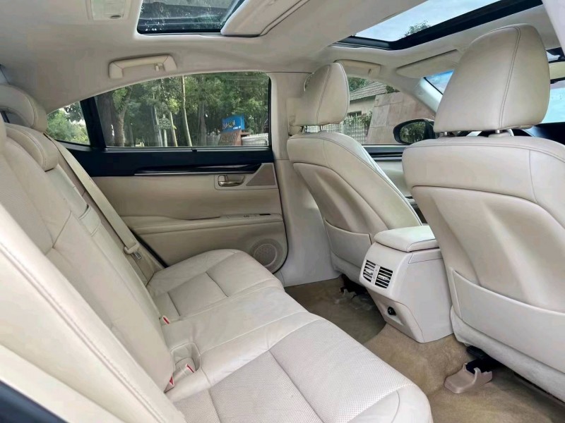 北京14年雷克萨斯ES8