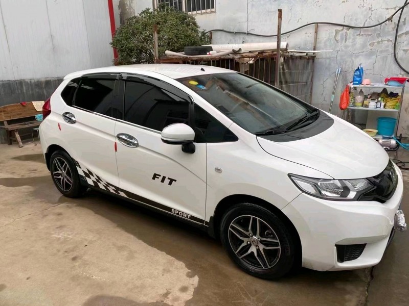 青岛16年本田飞度3