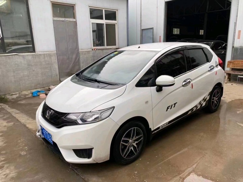 青岛16年本田飞度2