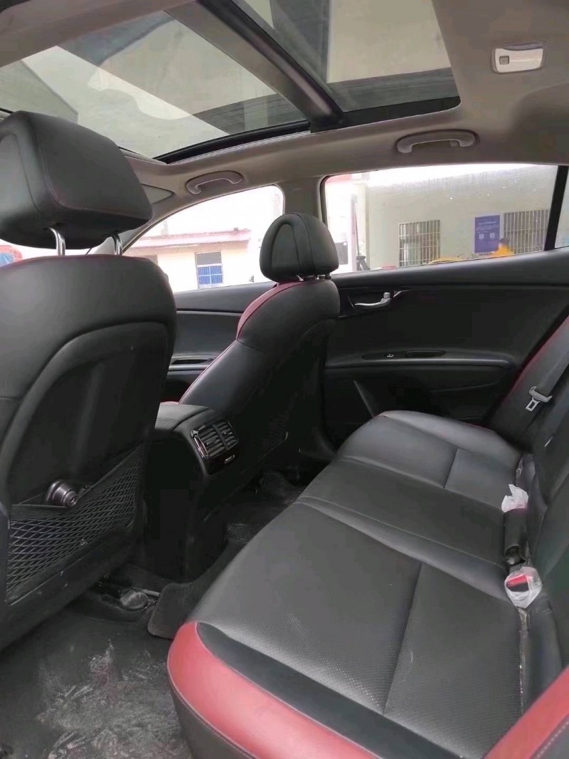 北京18年起亚凯绅6