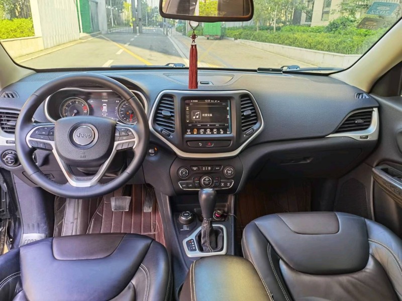 苏州16年Jeep自由光4