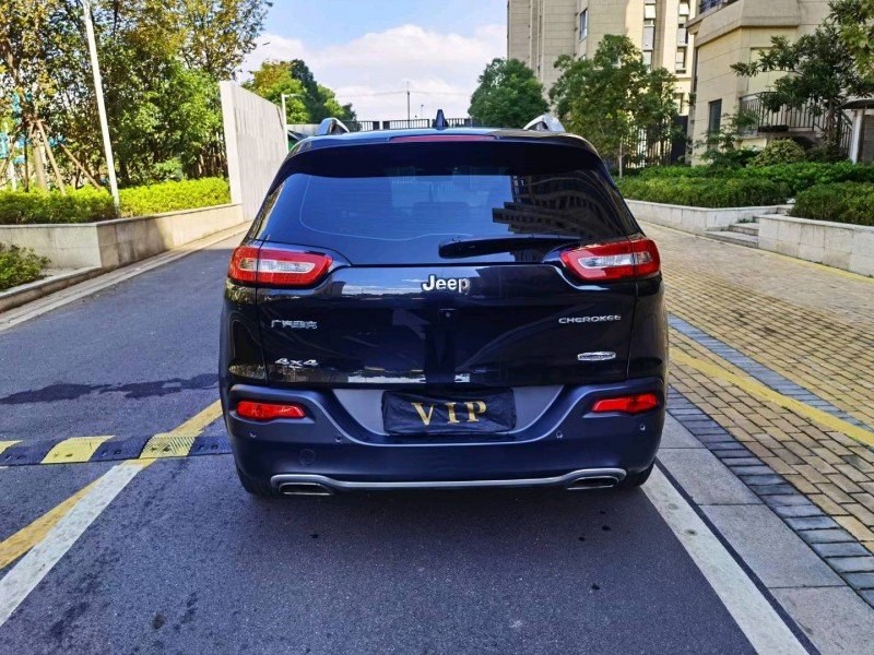 苏州16年Jeep自由光9