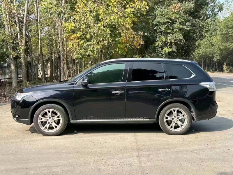 北京15年三菱欧蓝德4