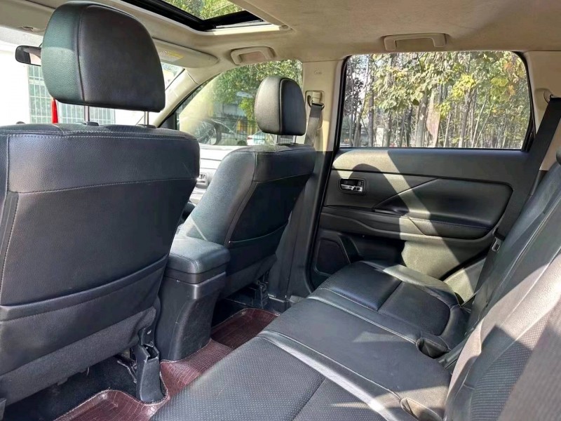 北京15年三菱欧蓝德6