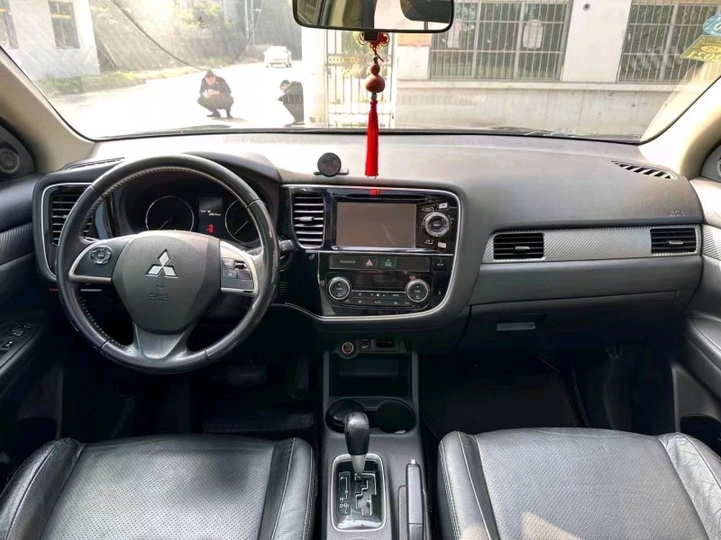 北京15年三菱欧蓝德7