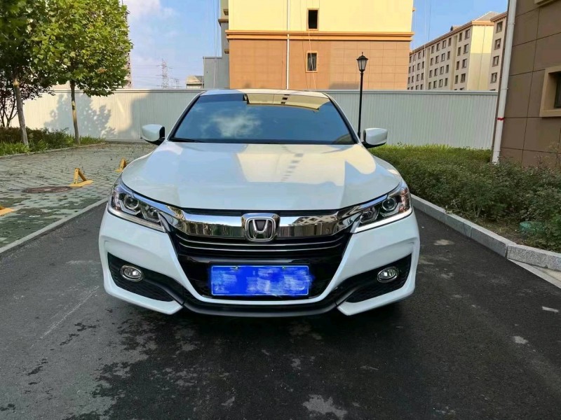 石家庄17年本田雅阁1