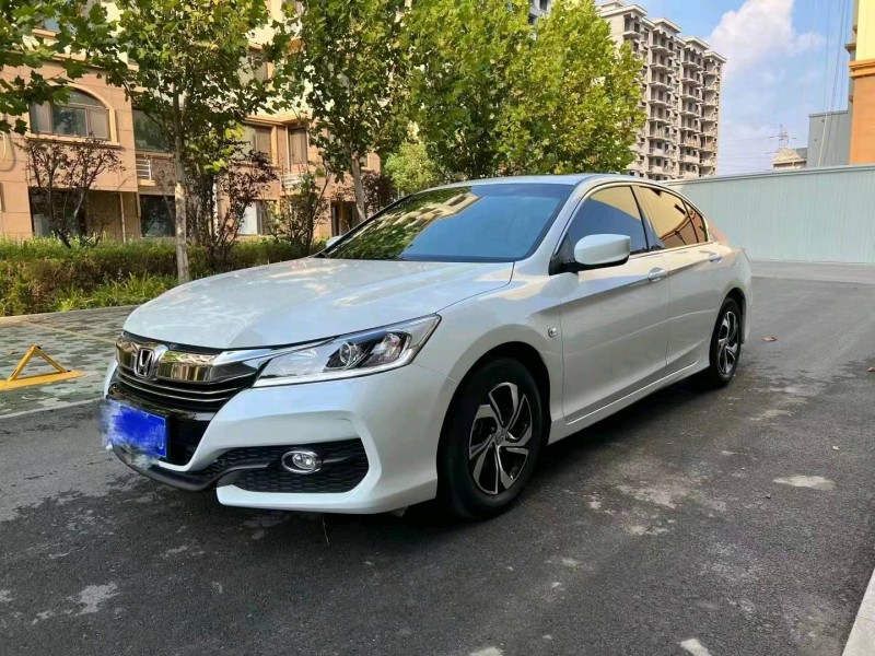 石家庄17年本田雅阁2