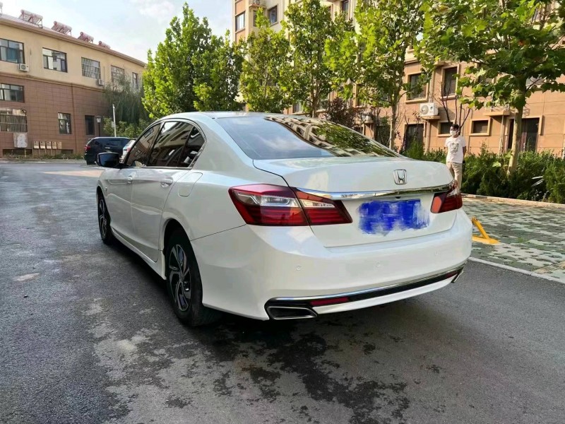 石家庄17年本田雅阁4