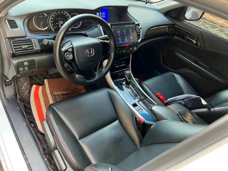 石家庄17年本田雅阁6