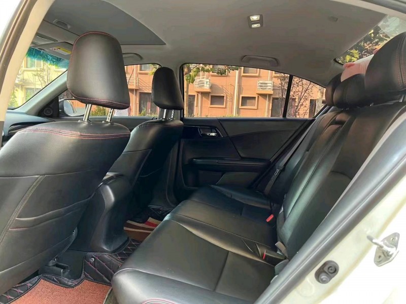 石家庄17年本田雅阁7