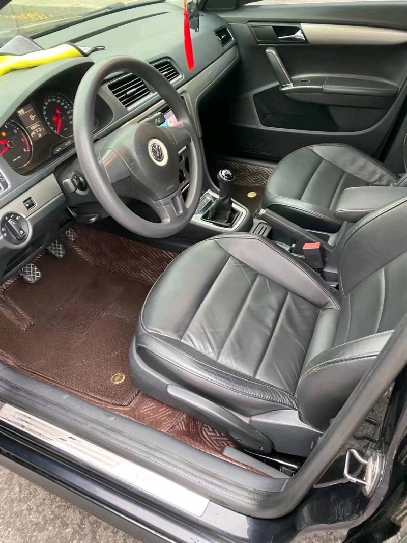 济南15年大众朗逸5