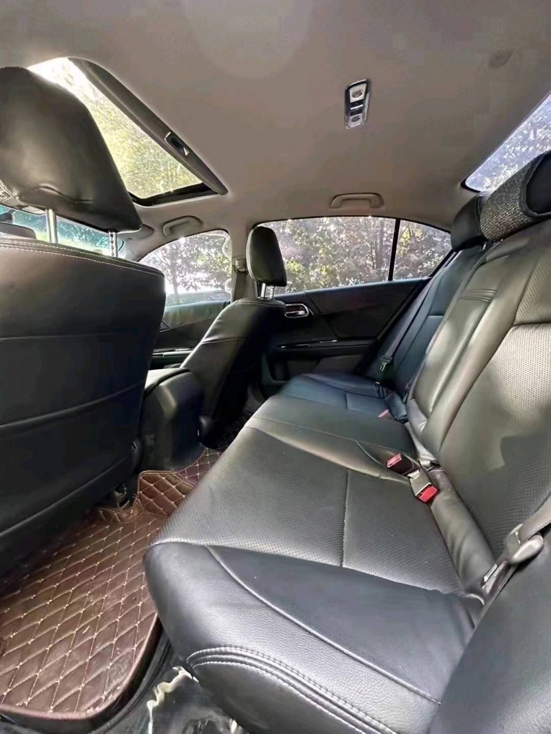 青岛17年本田雅阁3