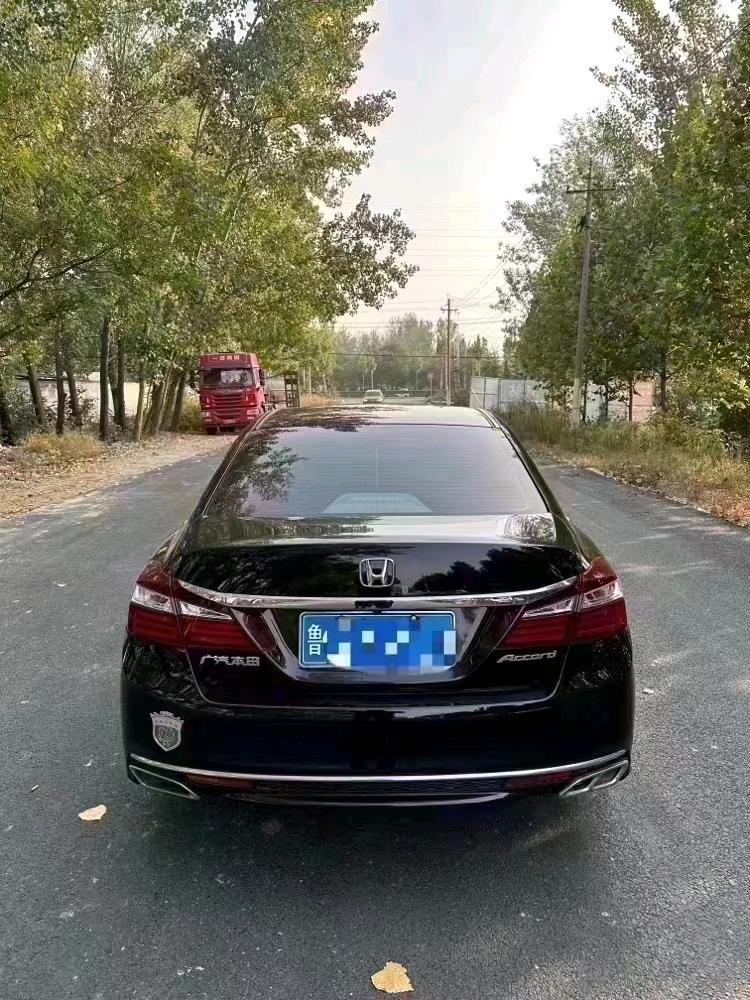 青岛17年本田雅阁9