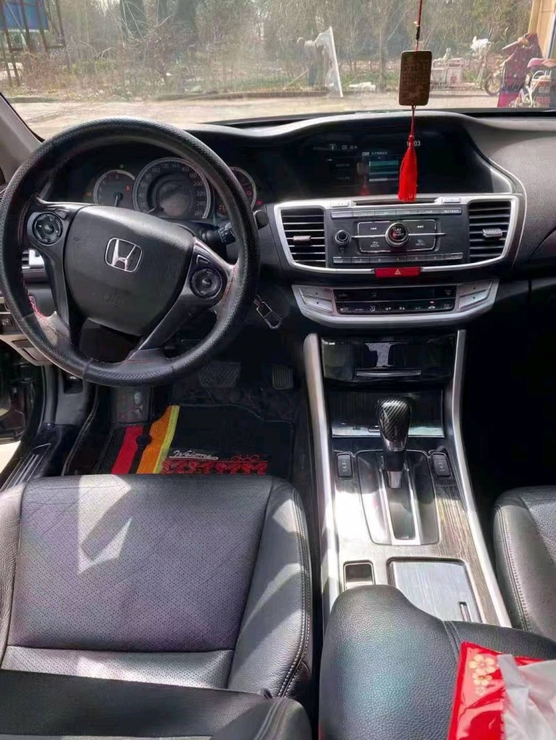 临沂14年本田雅阁4