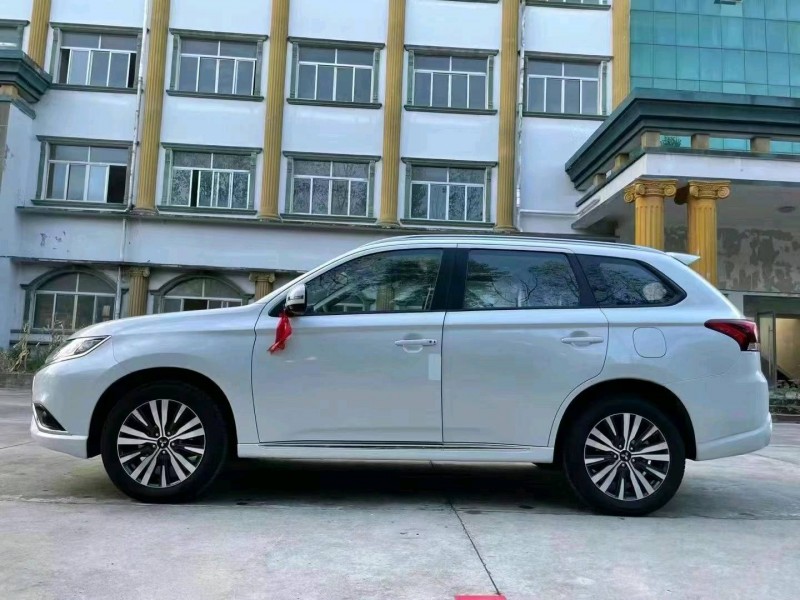 北京22年三菱欧蓝德4