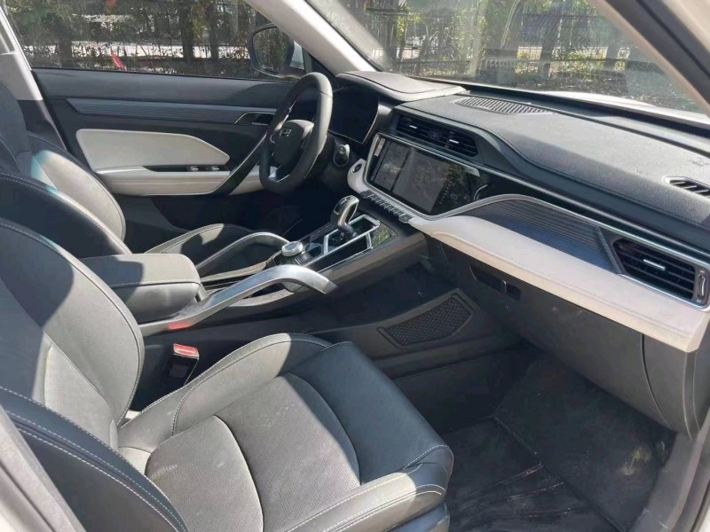 北京22年吉利博越8