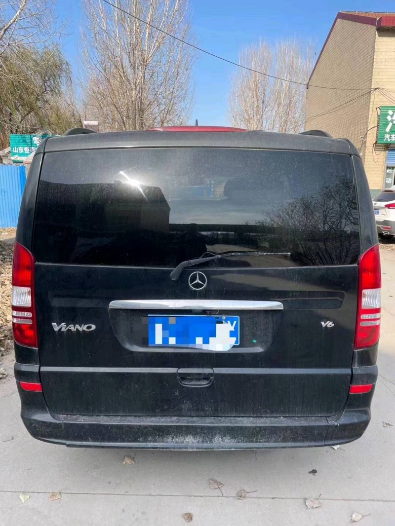 东营13年奔驰唯雅诺3