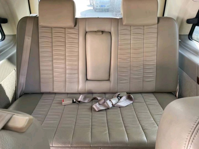 东营13年奔驰唯雅诺5