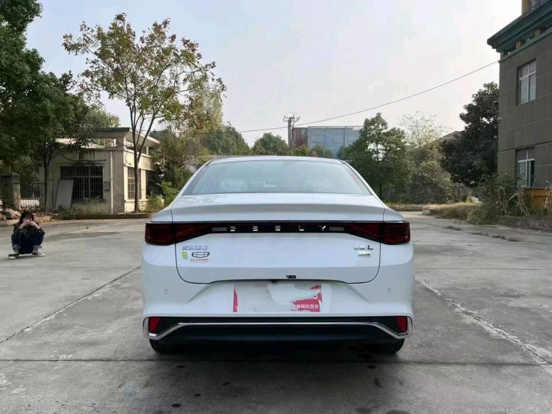 北京22年吉利帝豪5