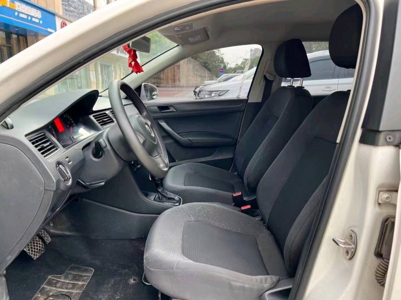 邯郸16年大众桑塔纳5