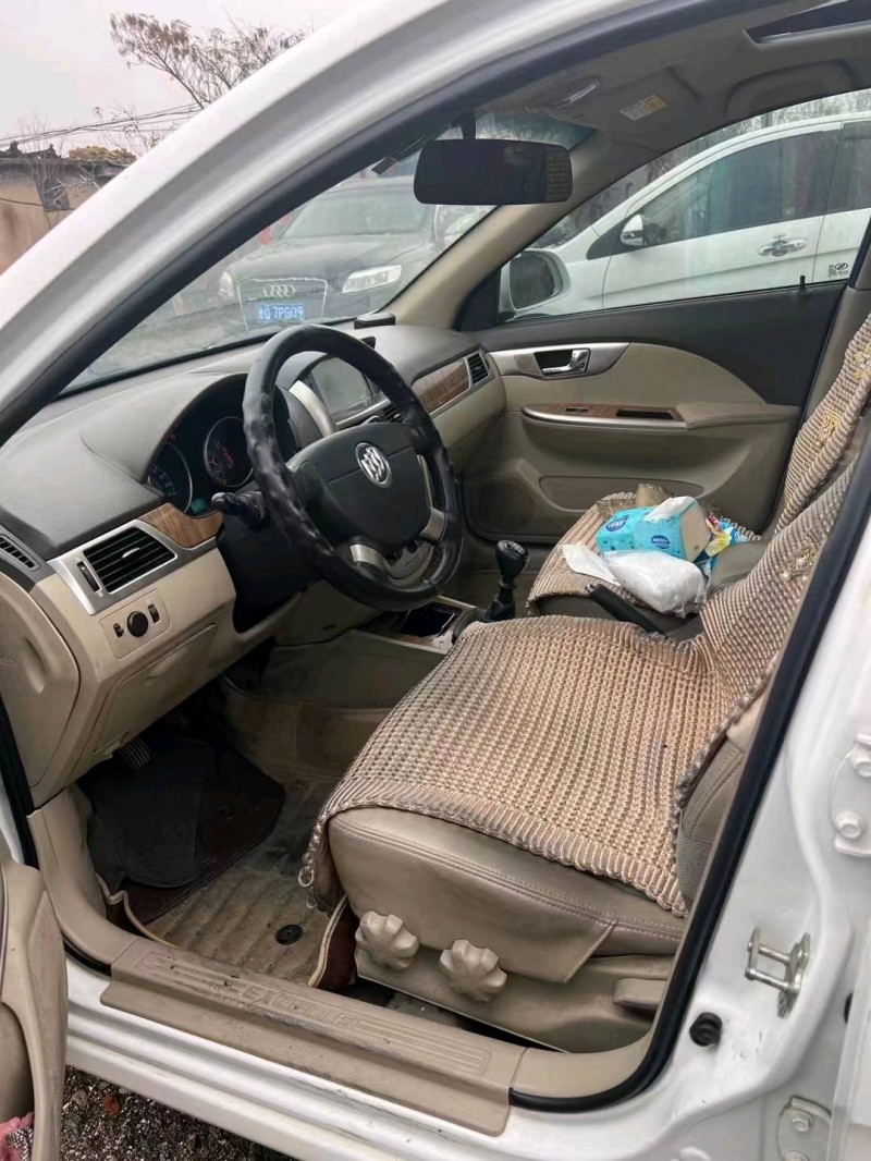 邯郸15年别克凯越1