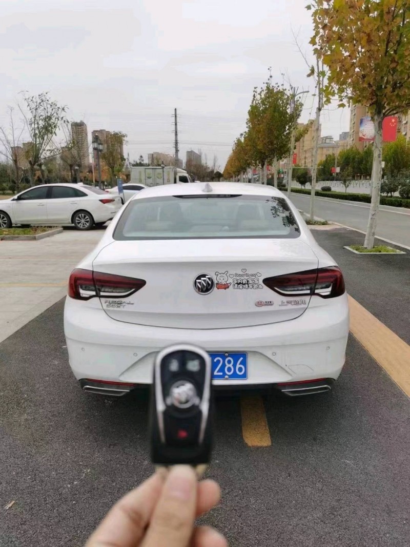 枣庄21年别克君威7