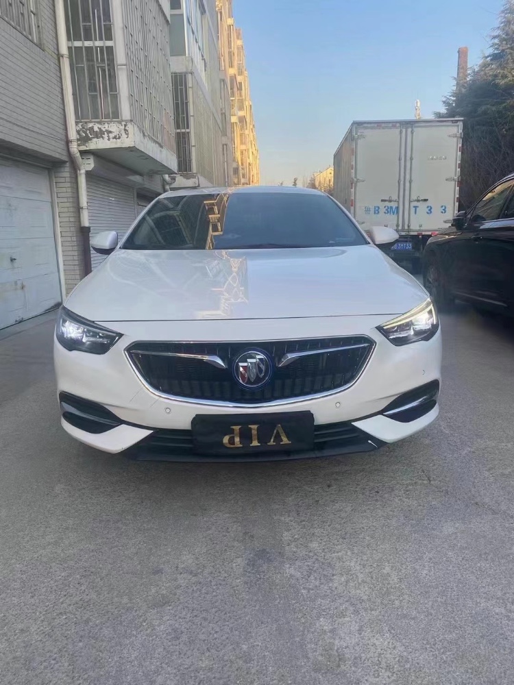 青岛18年别克君威1