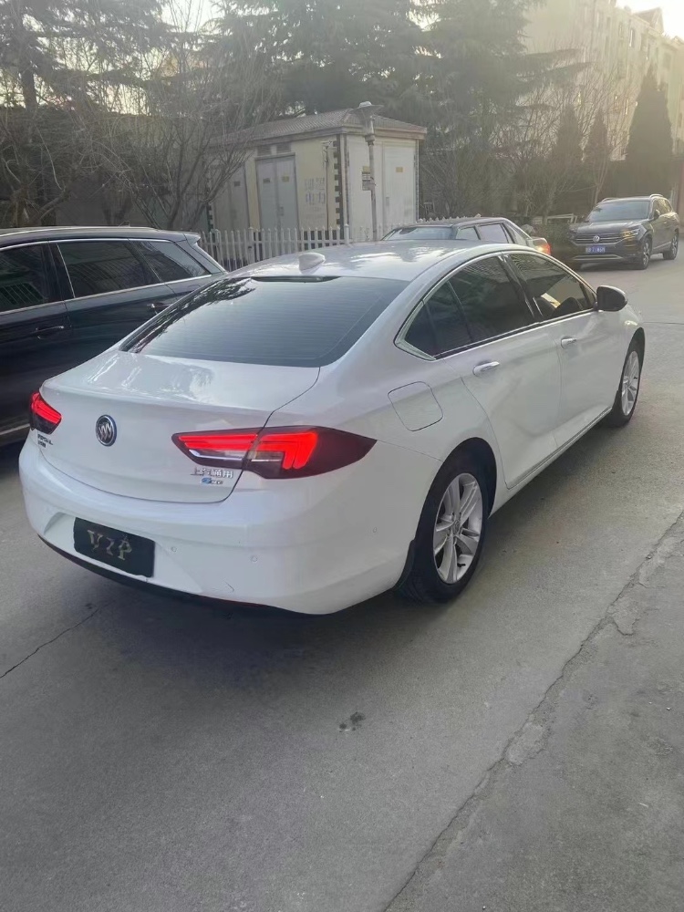 青岛18年别克君威4