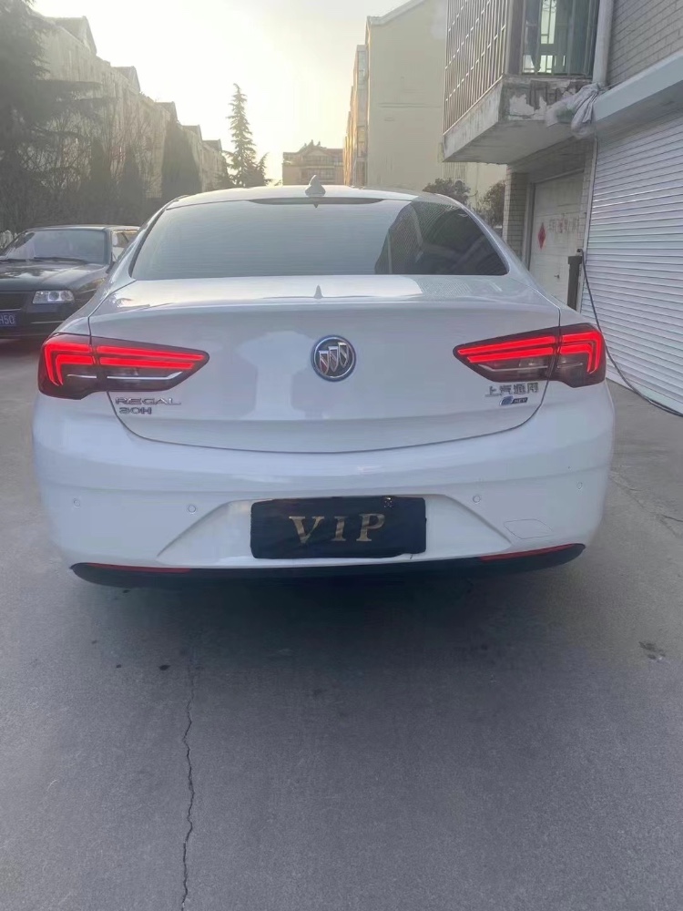 青岛18年别克君威7