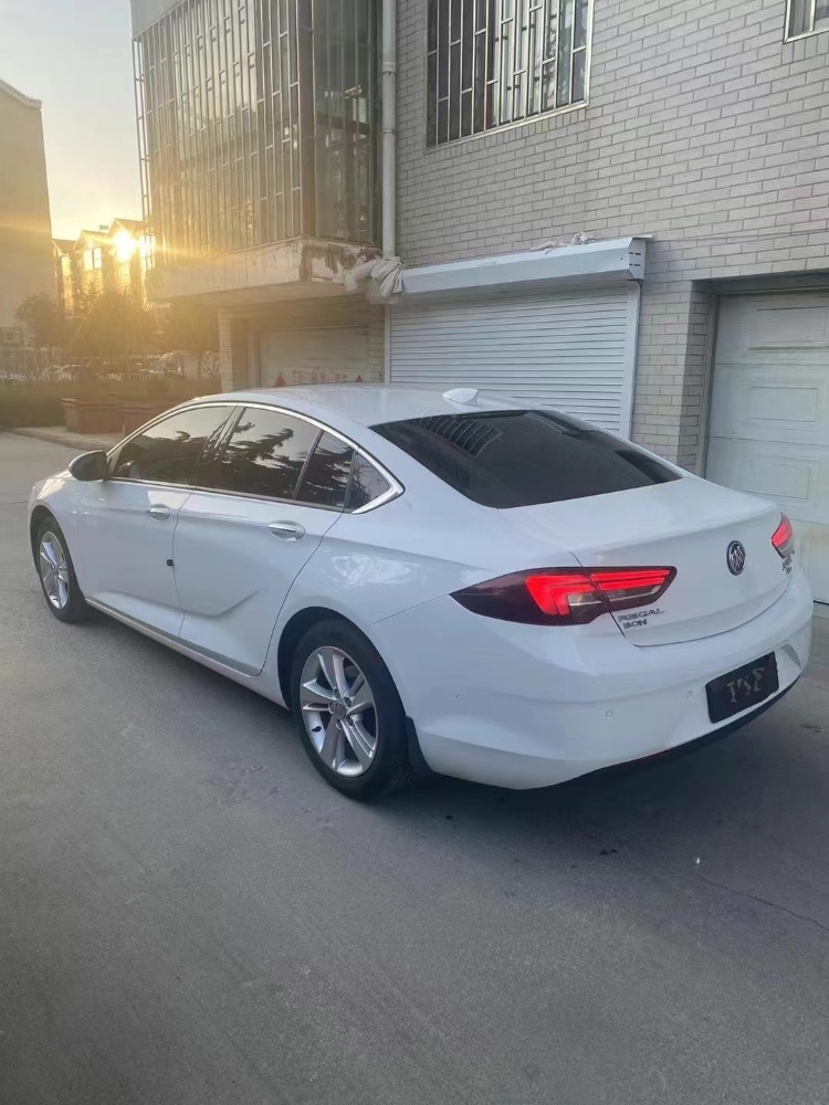 青岛18年别克君威5