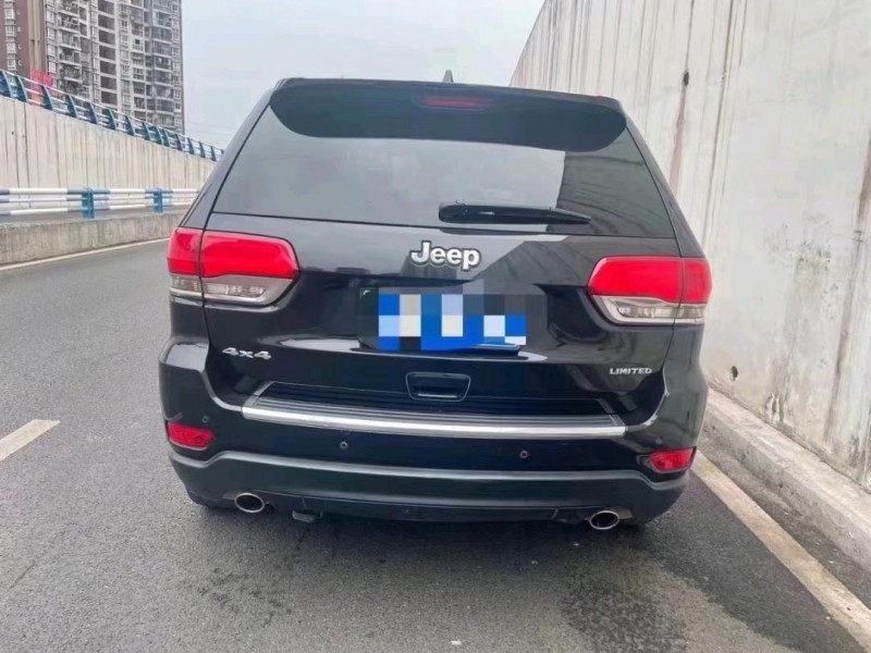 重庆16年Jeep大切诺基8