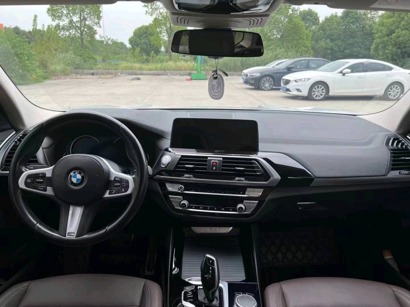 北京19年宝马X38