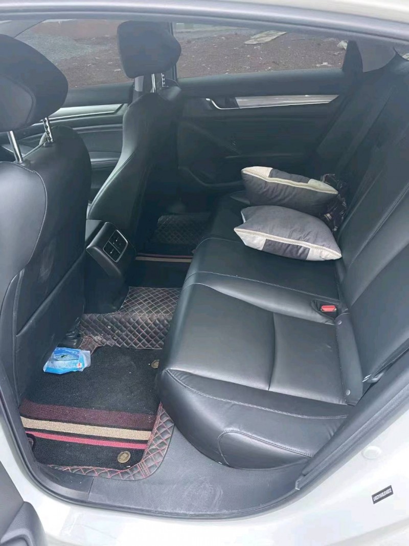 宜春20年本田雅阁6