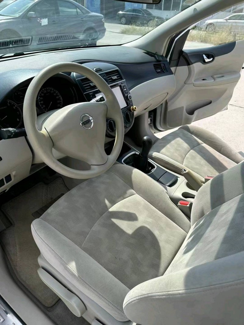 北京13年日产骐达5