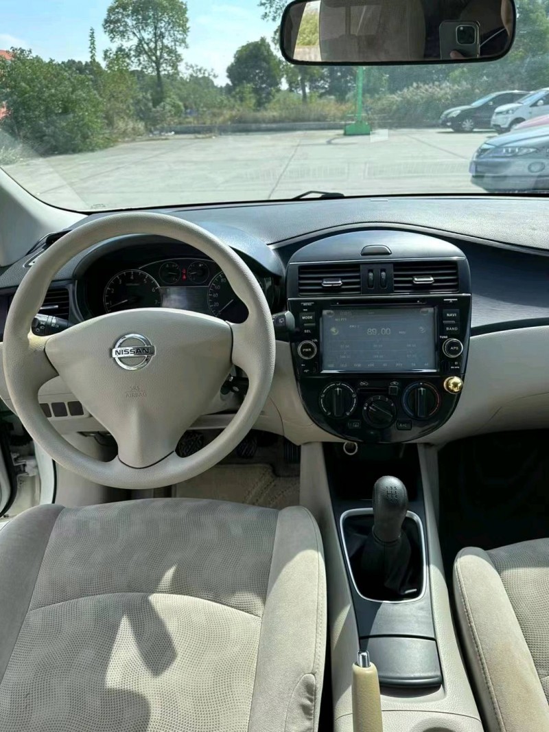 北京13年日产骐达8