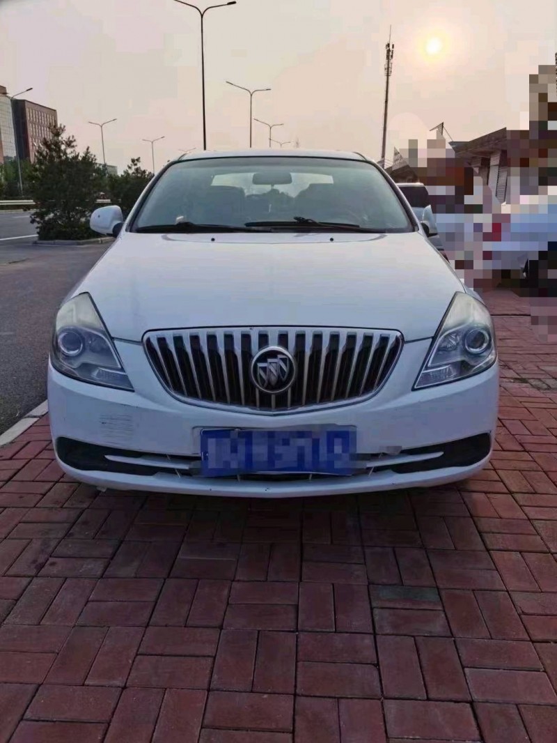 临沂16年别克凯越1