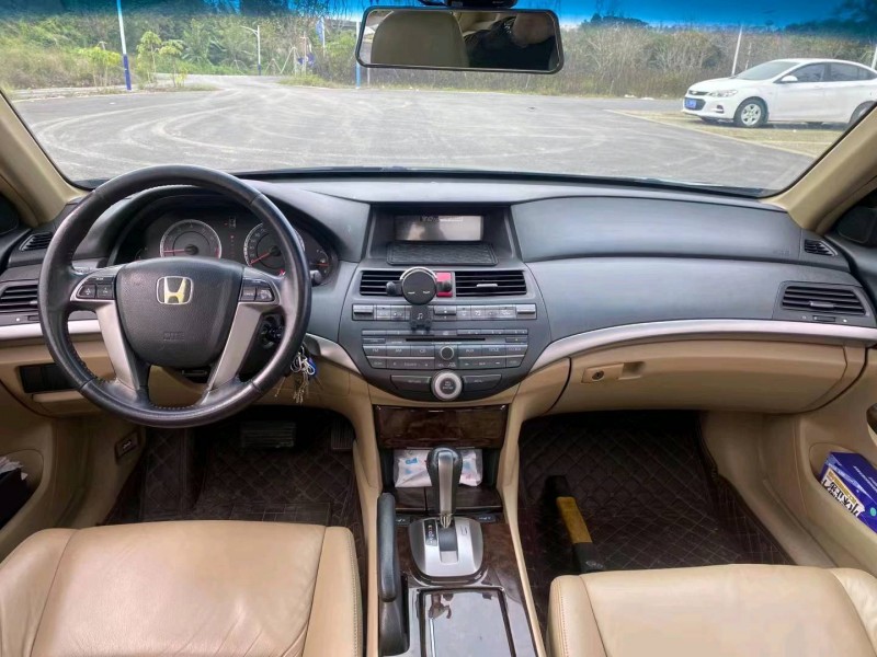 珠海10年本田雅阁8