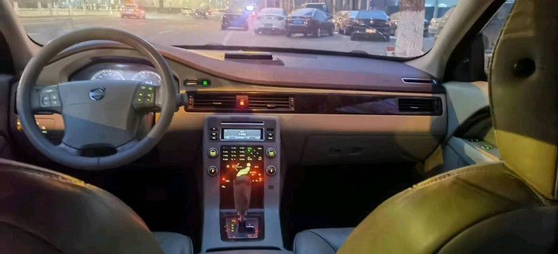 济南09年沃尔沃S80L4