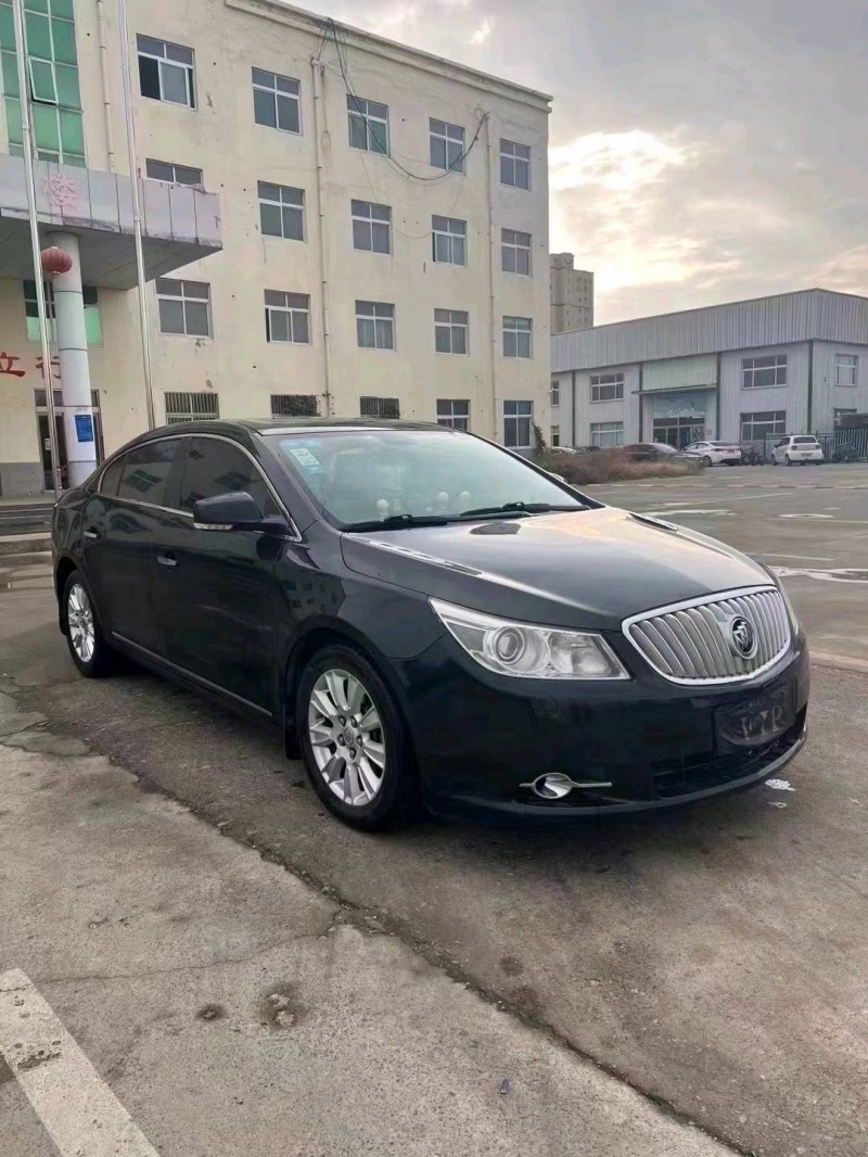 枣庄10年别克君越2