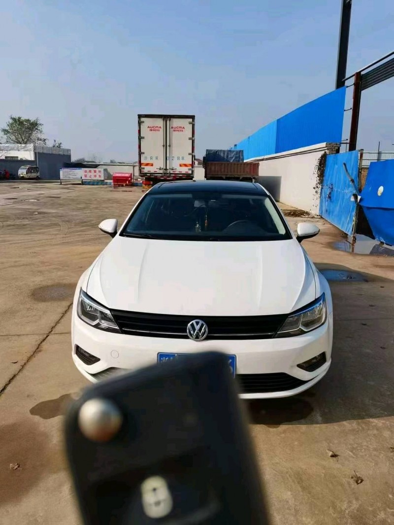 济南16年大众凌渡1