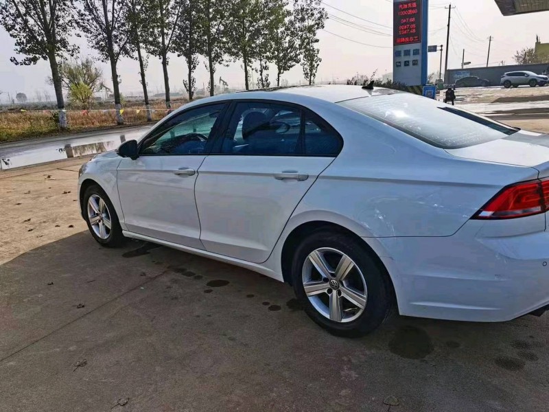 济南16年大众凌渡7