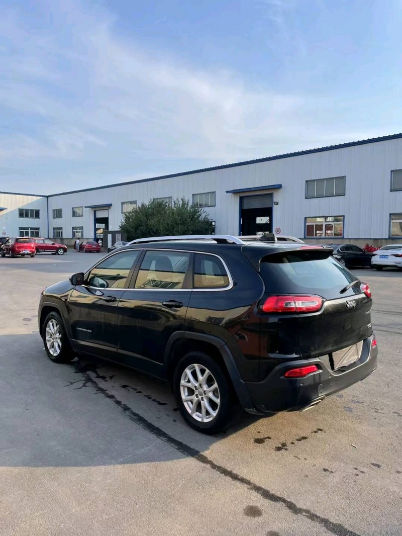 沈阳16年Jeep自由光4