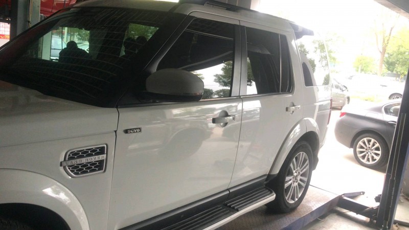 邢台15年路虎发现2