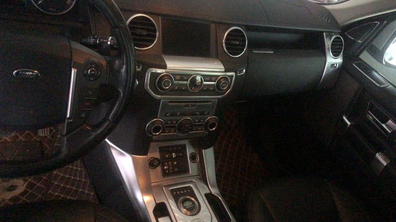 邢台15年路虎发现5