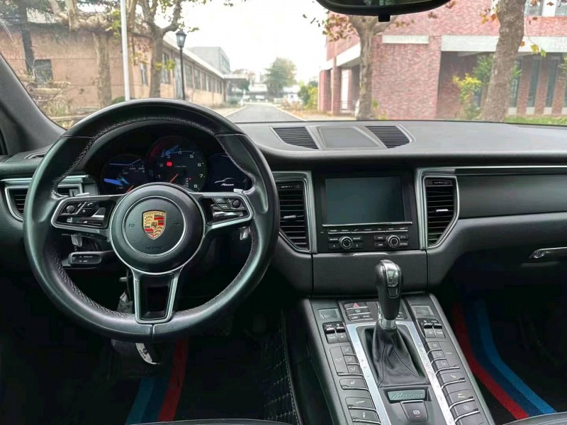 枣庄15年保时捷Macan5