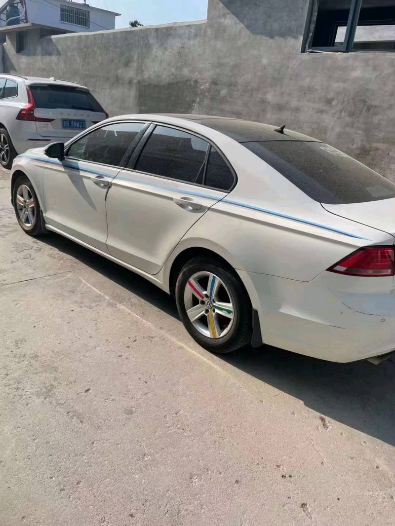 济南17年大众凌渡8