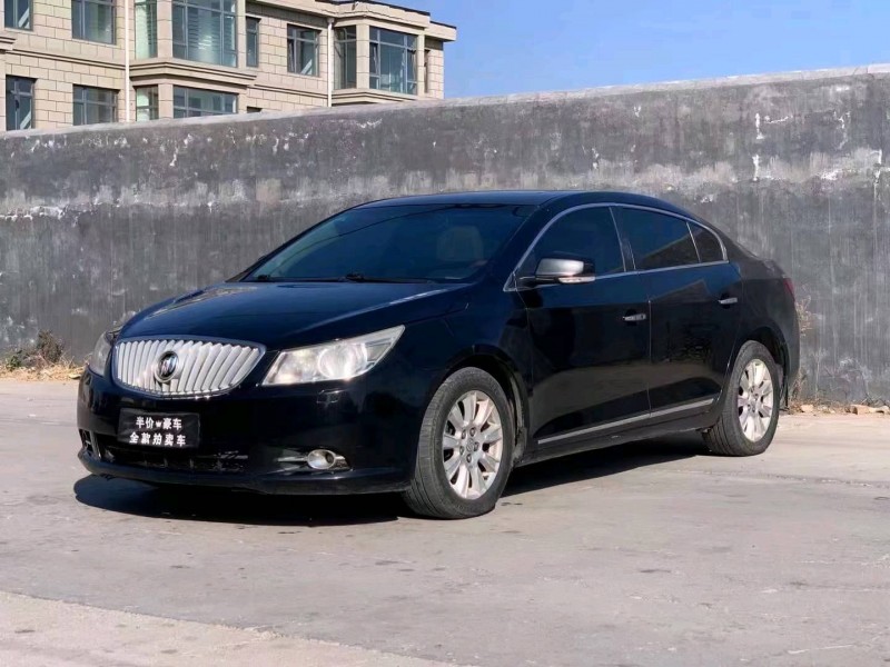 枣庄10年别克君越2