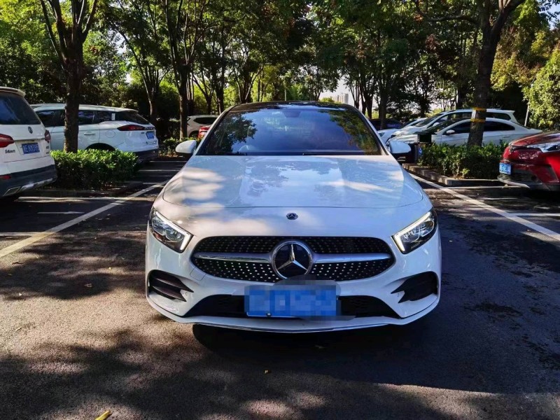 东营19年奔驰A1